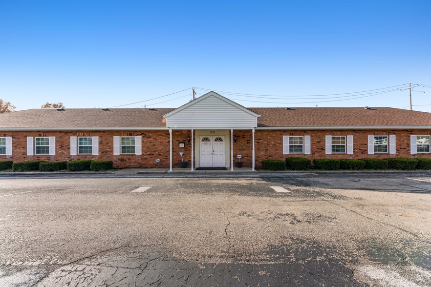 6501 E Livingston Ave, Reynoldsburg, OH à louer - Photo de l’immeuble – Image 1 sur 30