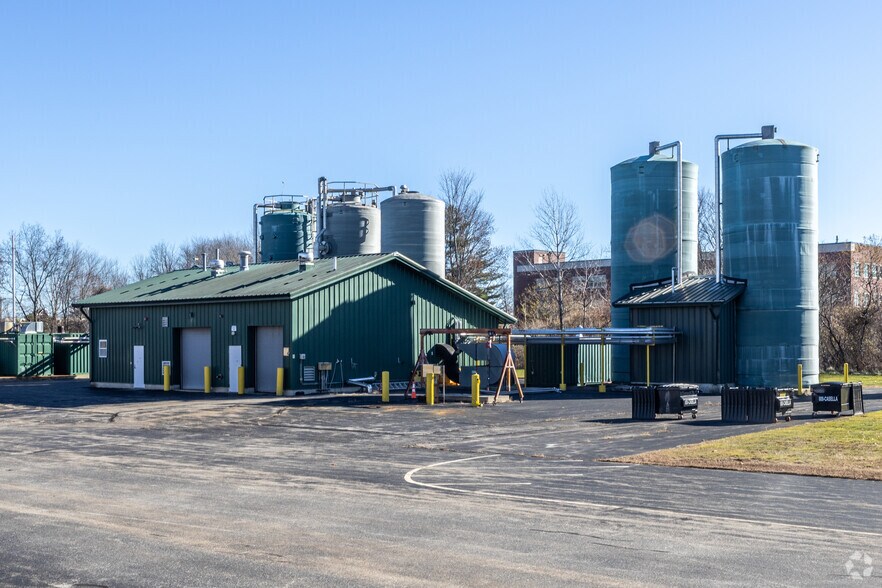 One Redhook Way portefeuille de 2 biens à vendre sur LoopNet.fr - Photo de l’immeuble – Image 2 sur 8