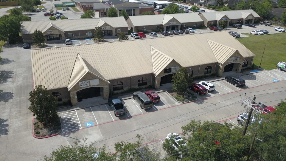 1311 W Parkwood Ave, Friendswood, TX à louer Photo de l’immeuble– Image 1 sur 1