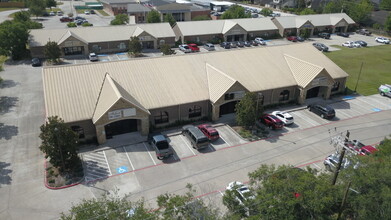 1311 W Parkwood Ave, Friendswood, TX à louer Photo de l’immeuble– Image 1 sur 1