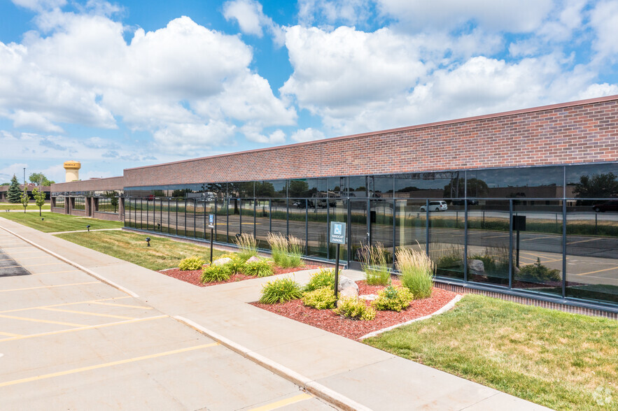 4000-4100 114th St, Urbandale, IA à louer - Photo de l’immeuble – Image 1 sur 5