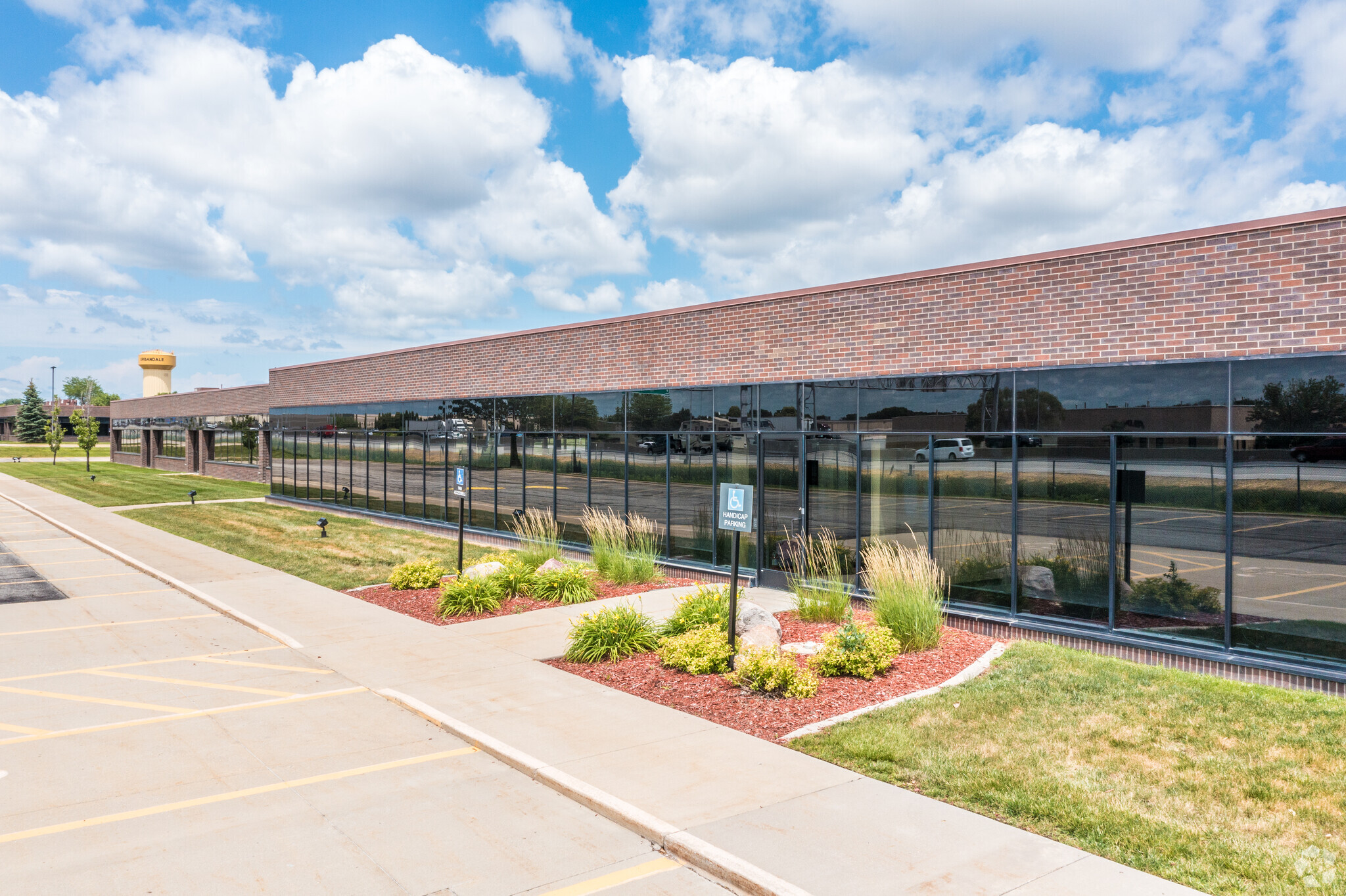 4000-4100 114th St, Urbandale, IA à louer Photo de l’immeuble– Image 1 sur 6