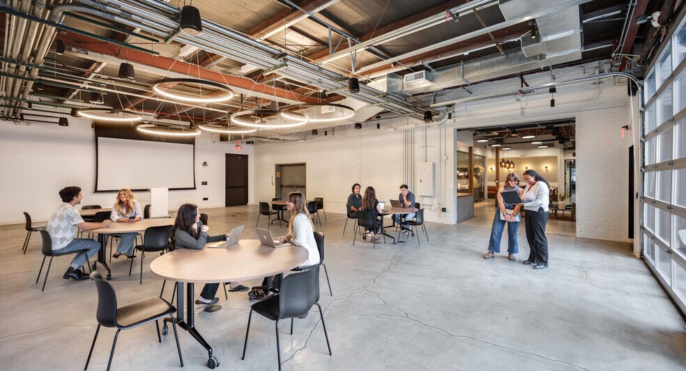 40 E Verdugo Ave, Burbank, CA à louer - Photo de l’immeuble – Image 3 sur 16