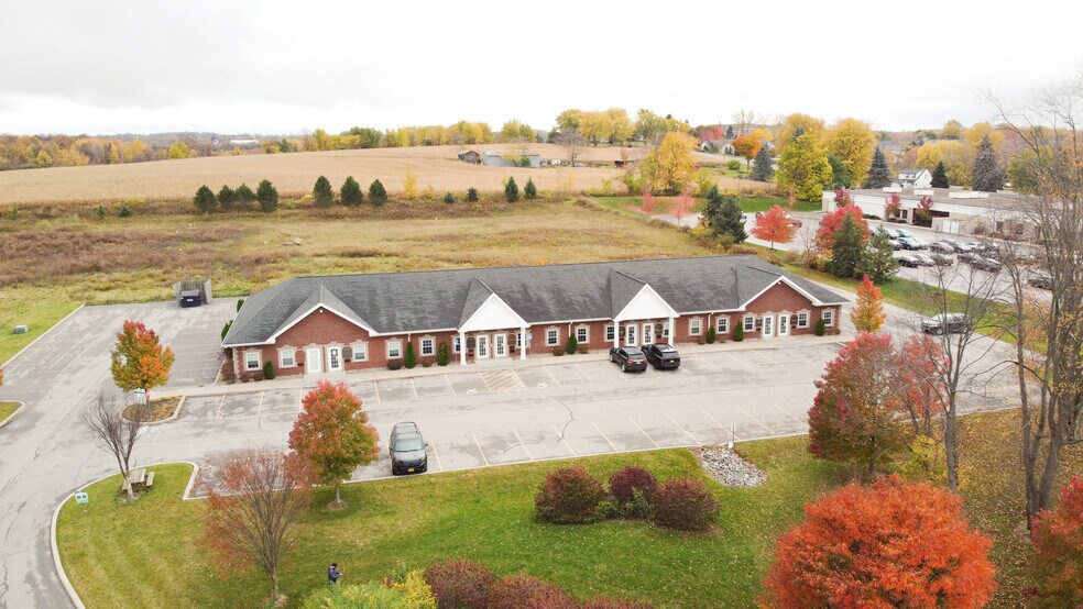 250 Lucius Gordon Dr, West Henrietta, NY à louer - Photo de l’immeuble – Image 2 sur 19
