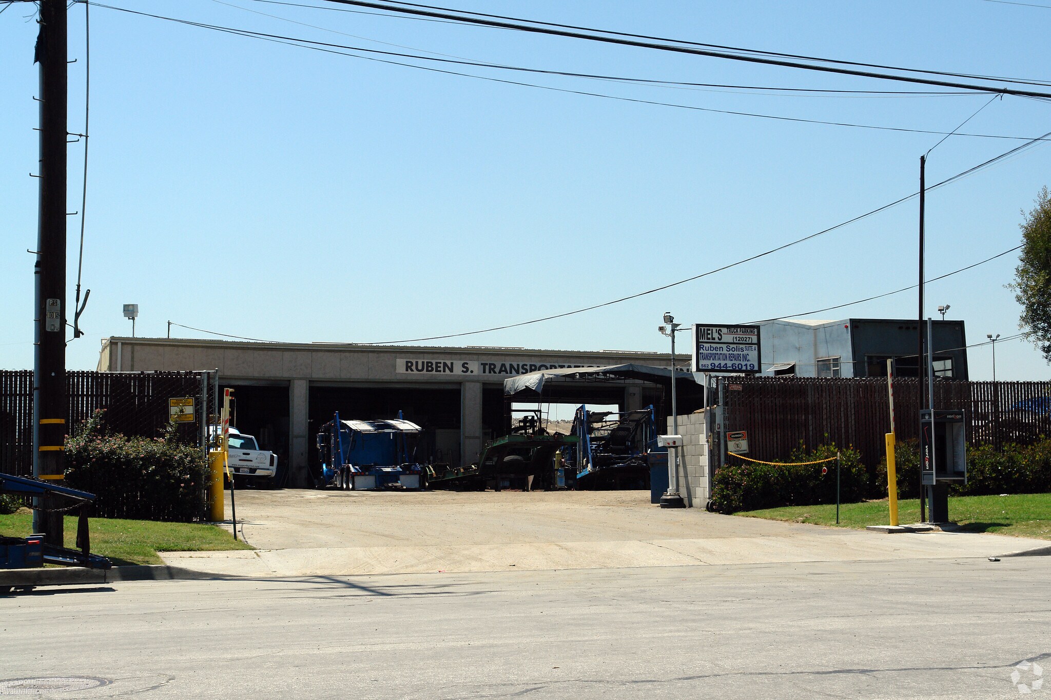 12027 Greenstone Ave, Santa Fe Springs, CA à louer Photo principale– Image 1 sur 7