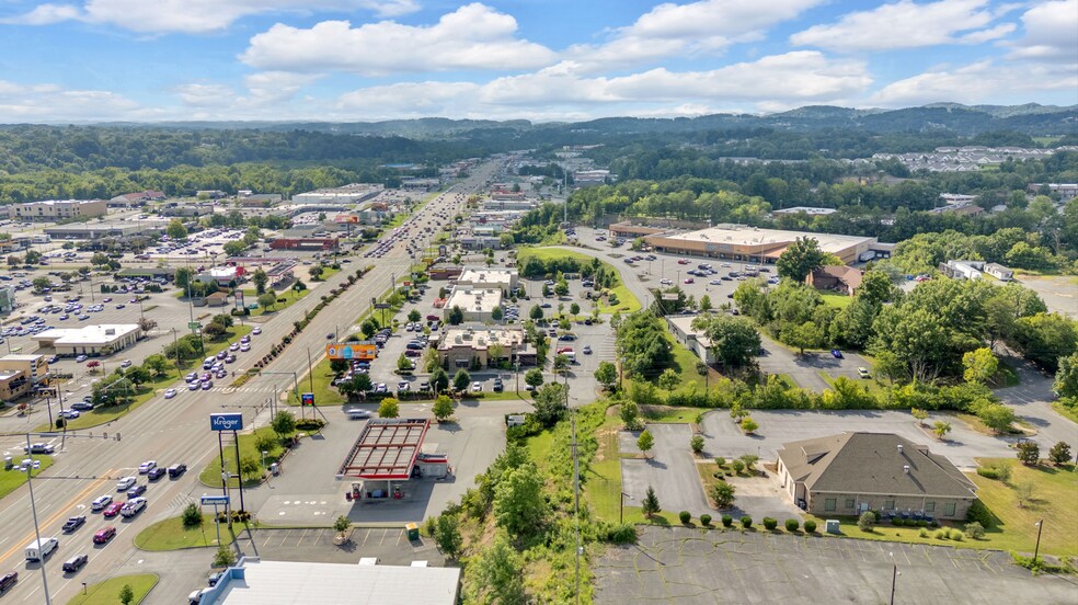 1664 E Stone Dr, Kingsport, TN à louer - Photo de l’immeuble – Image 3 sur 7