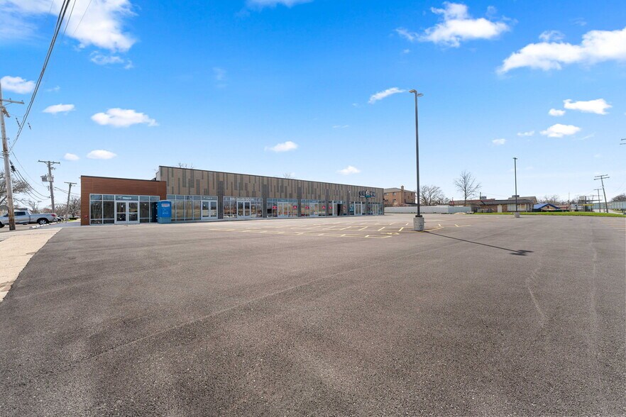 7103 W 111th St, Worth, IL à louer - Photo de l’immeuble – Image 3 sur 7