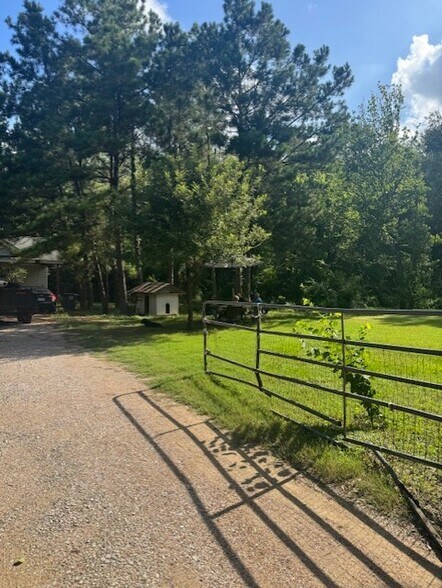 123 CR 343, Cleveland, TX à vendre - Photo de l’immeuble – Image 2 sur 12