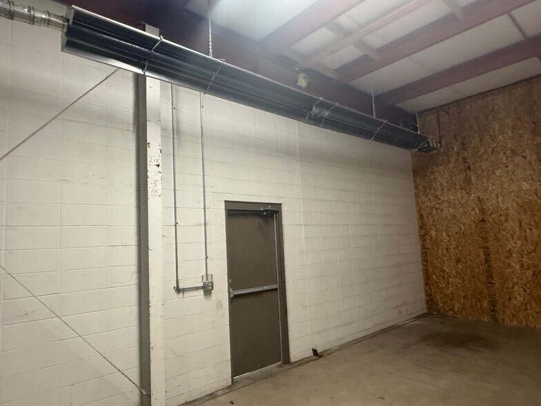 803 Linway Dr, Goshen, IN à louer - Photo de l’immeuble – Image 2 sur 8