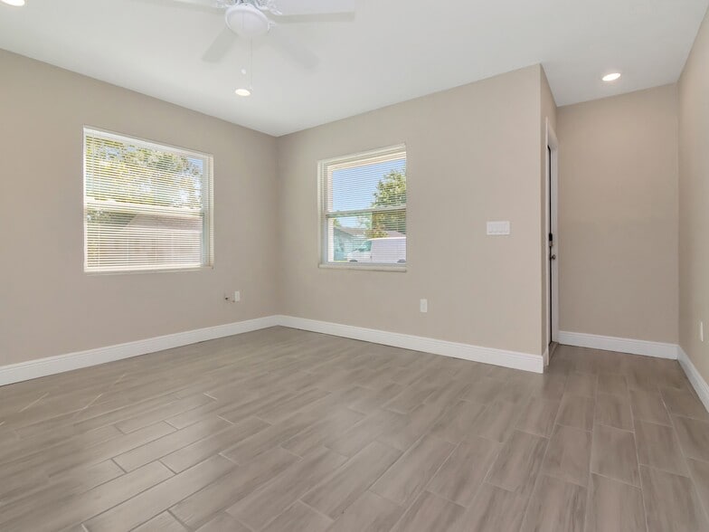 1205-1207 62nd Ave E, Bradenton, FL à vendre - Photo intérieure – Image 3 sur 44