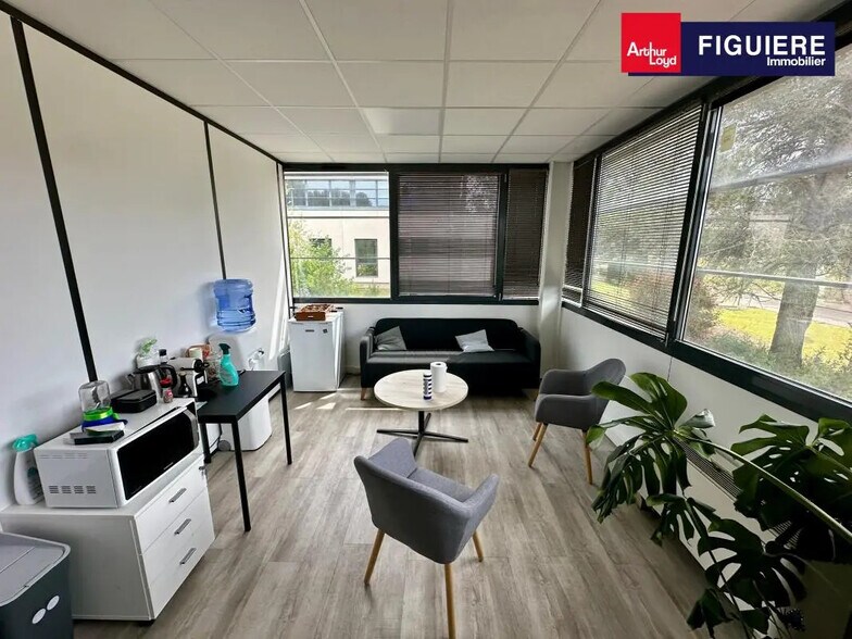 1330 Avenue Jean-René Guillibert Gautier De La Lauzière, Aix-en-Provence à louer - Photo de l’immeuble – Image 2 sur 8