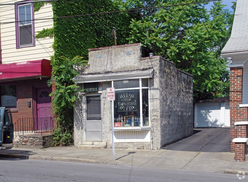 2303 15th St, Troy, NY à vendre - Photo de l’immeuble – Image 2 sur 4