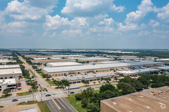 1201 W Carrier Pkwy, Grand Prairie, TX - VUE AÉRIENNE  vue de carte - Image1