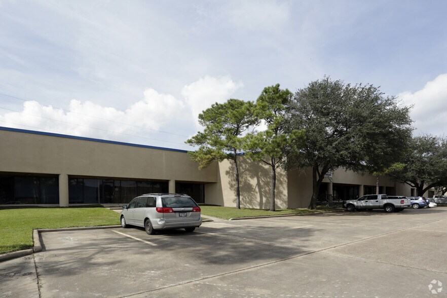 8784-8798 Westpark Dr, Houston, TX à louer - Photo de l’immeuble – Image 3 sur 12