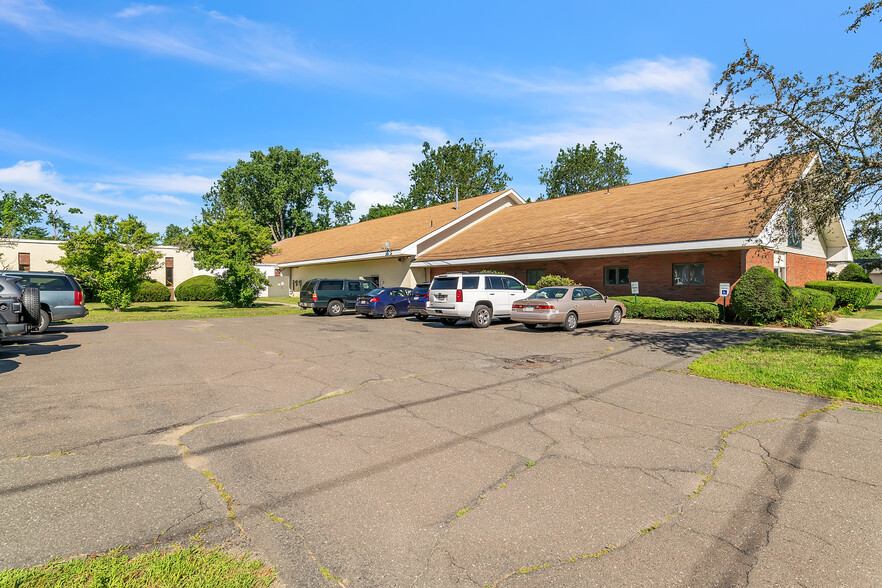 79 Mainline Dr, Westfield, MA à vendre - Photo de l’immeuble – Image 3 sur 26
