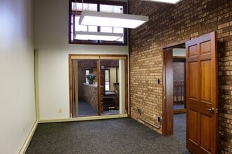 2176 N Biomet Dr, Warsaw, IN à louer Photo intérieure– Image 1 sur 5