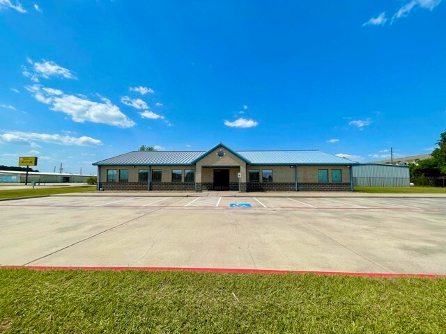 21120 Spring Town Dr, Spring, TX à louer Photo de l’immeuble– Image 1 sur 17