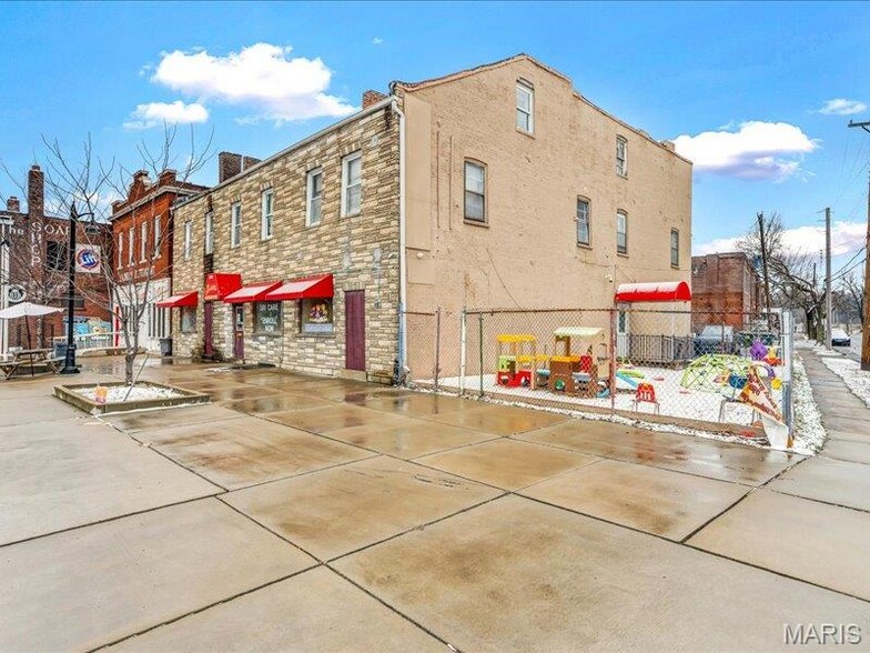 8035 N Broadway, Saint Louis, MO à vendre - Photo de l’immeuble – Image 2 sur 42