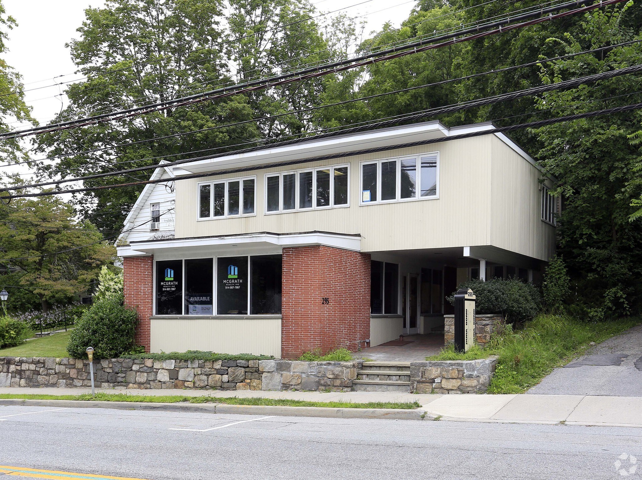 295 E Main St, Mount Kisco, NY à louer Photo principale– Image 1 sur 5