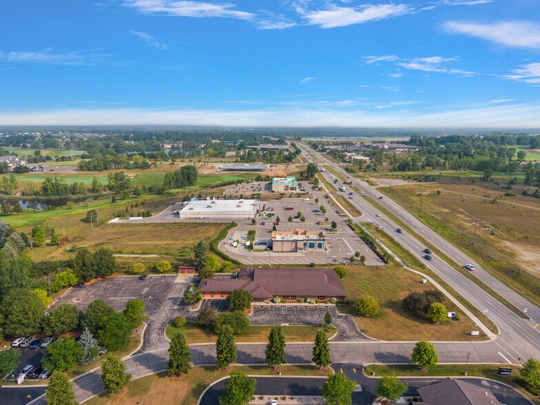 485 Lapeer Rd, Oxford, MI à louer - Photo de l’immeuble – Image 3 sur 5