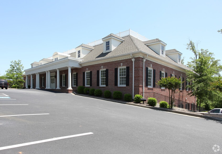 225 Country Club Dr, Stockbridge, GA à vendre - Photo principale – Image 1 sur 10