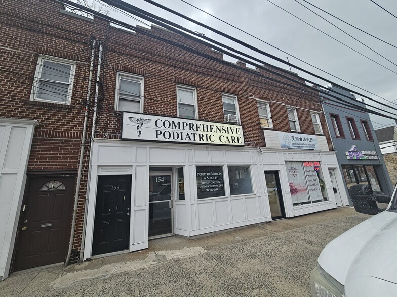 154 Mineola Blvd, Mineola, NY à louer - Photo de l’immeuble – Image 1 sur 19