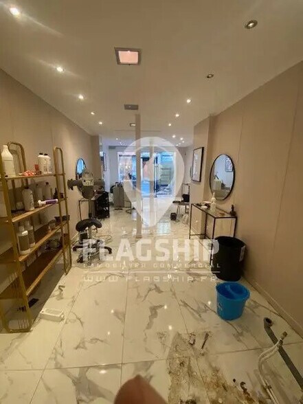 Local commercial dans Paris à louer - Photo de l’immeuble – Image 2 sur 7