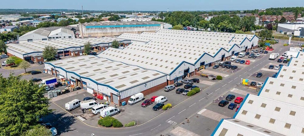 Kelvin Way, West Bromwich à louer - Photo de l’immeuble – Image 1 sur 1