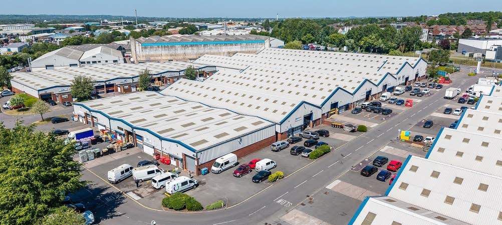 Kelvin Way, West Bromwich à louer Photo de l’immeuble– Image 1 sur 2