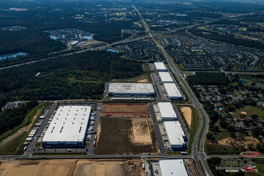 N Old Lake Wilson Rd, Kissimmee, FL à louer - Photo de l’immeuble – Image 2 sur 8