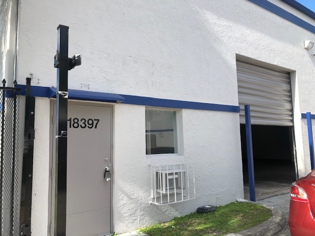 18227-18243 NE 4th Ct, Miami, FL à louer Photo de l’immeuble– Image 1 sur 5