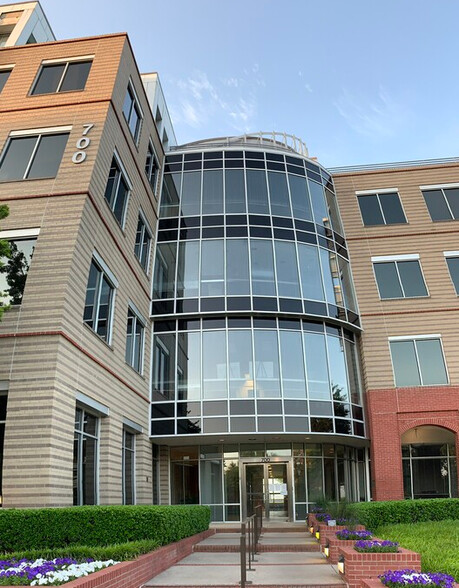 700 Highlander Blvd, Arlington, TX à louer - Photo de l’immeuble – Image 2 sur 4