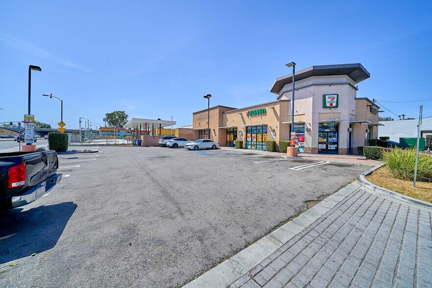 11759 Carson St, Lakewood, CA à vendre - Photo de l’immeuble – Image 2 sur 15