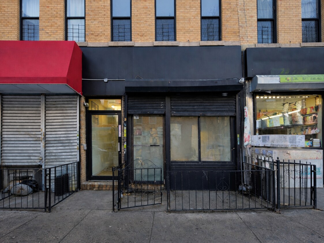 763 Seneca Ave, Ridgewood, NY à louer Photo principale– Image 1 sur 8