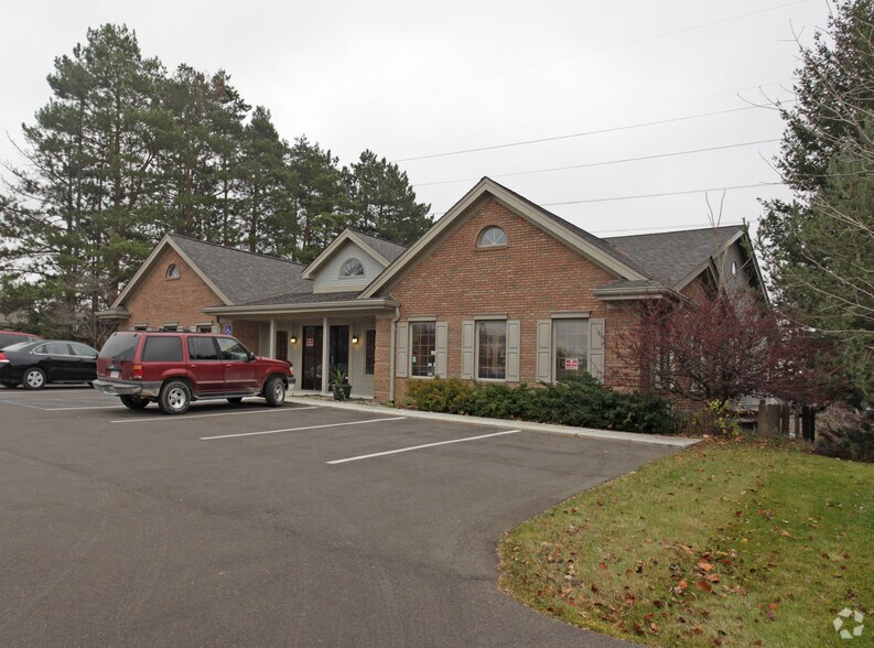 6401 Citation Dr, Village of Clarkston, MI à louer - Photo de l’immeuble – Image 3 sur 4