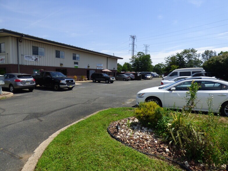 495 Raritan St, Sayreville, NJ à louer - Photo de l’immeuble – Image 3 sur 7