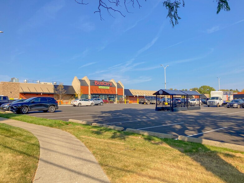 41840 W 10 Mile Rd, Novi, MI à louer - Photo de l’immeuble – Image 2 sur 5