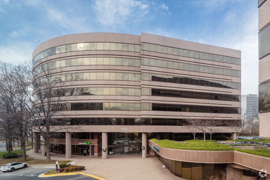 8330 Boone Blvd, Vienna, VA à louer - Photo de l’immeuble – Image 2 sur 8