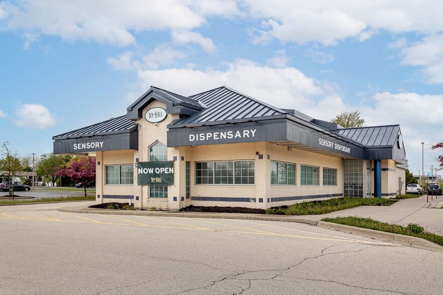 501 Pingree Rd, Crystal Lake, IL à vendre - Photo de l’immeuble – Image 1 sur 4
