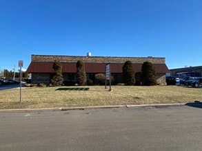 15523-15541 S 70th Ct, Orland Park, IL à louer Photo intérieure– Image 2 sur 12