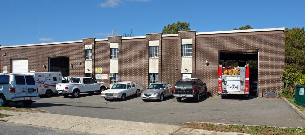 29-35 Jules Ct, Holbrook, NY à louer - Photo de l’immeuble – Image 2 sur 2