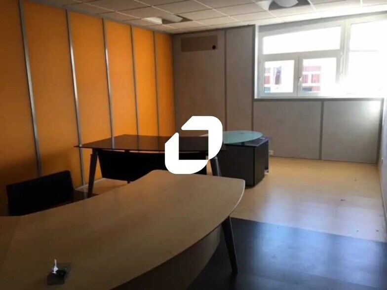 Local d'activités dans Marines à vendre - Photo de l’immeuble – Image 3 sur 5