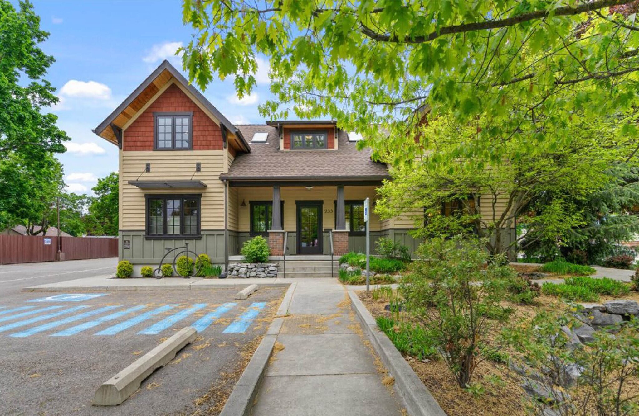 233 E Harrison Ave, Coeur d'Alene, ID à louer Photo de l’immeuble– Image 1 sur 20