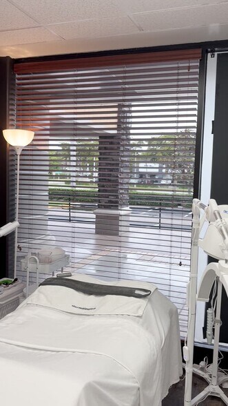 4400 N Federal Hwy, Boca Raton, FL à louer - Vidéo sur l’annonce professionnelle – Image 1 sur 25