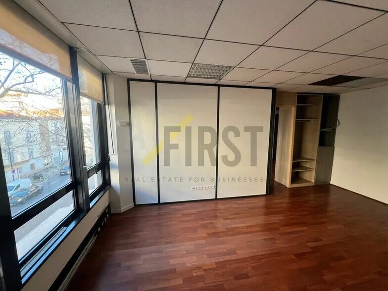 Bureau dans Cannes à louer - Photo de l’immeuble – Image 2 sur 8