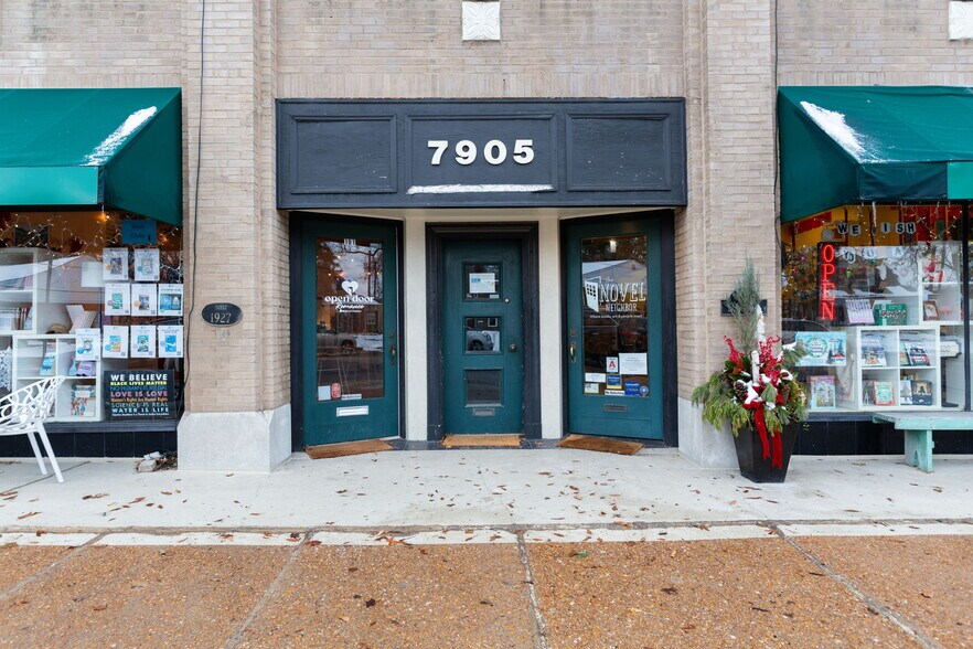 7905 Big Bend Blvd, Webster Groves, MO à louer - Photo de l’immeuble – Image 3 sur 19