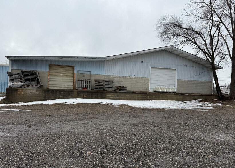 15-30 N Saginaw Rd Lapeer Industrial portefeuille de 2 biens à vendre sur LoopNet.fr - Photo principale – Image 3 sur 9