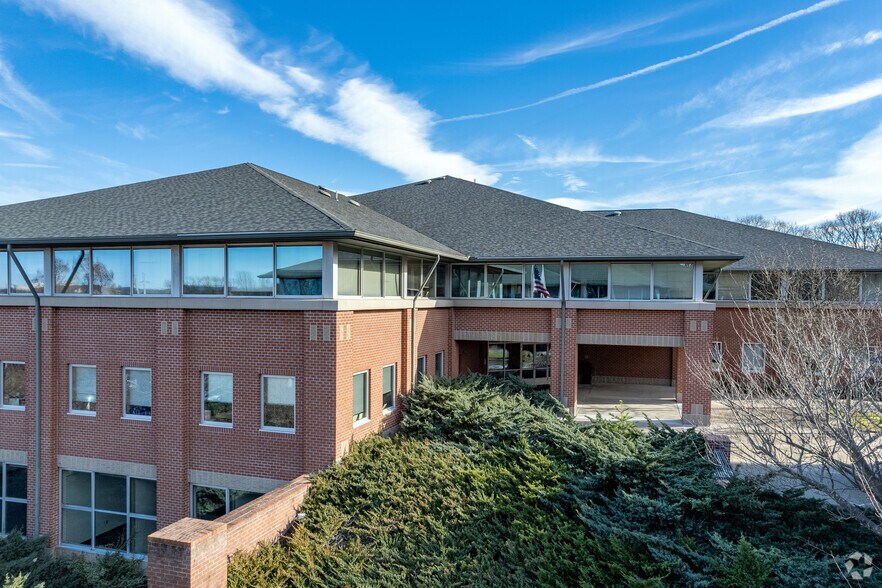 300 Centerville Rd, Warwick, RI à vendre - Photo principale – Image 1 sur 7