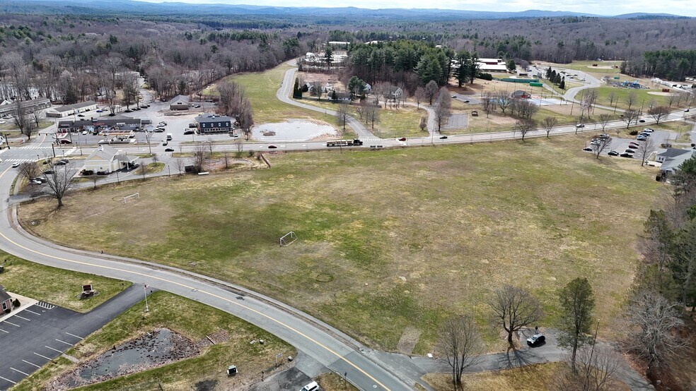 30 State St, Belchertown, MA à vendre - Photo principale – Image 2 sur 2