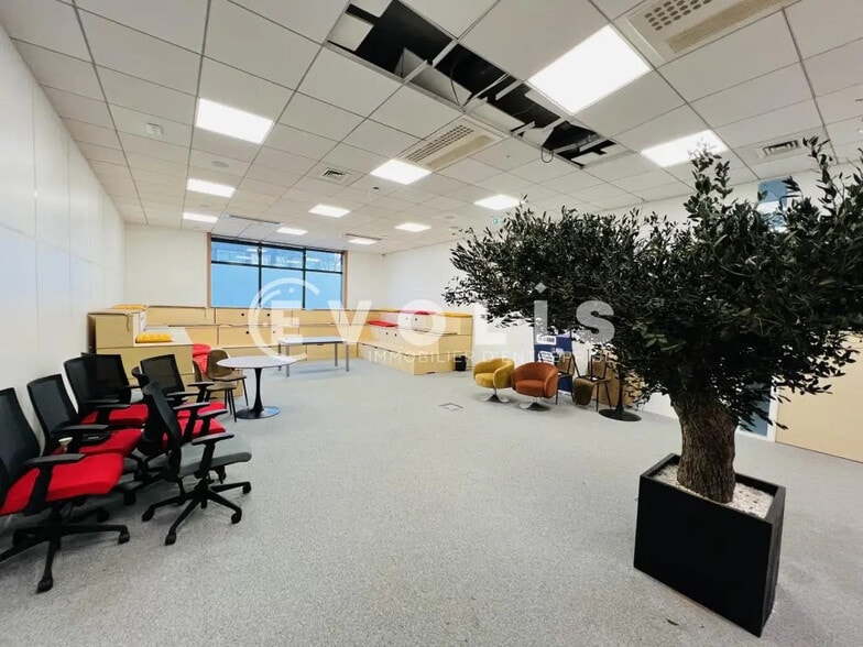 13 Boulevard Du Mont D'Est, Noisy-le-Grand à louer - Photo de l’immeuble – Image 2 sur 14